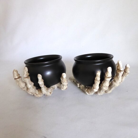 HALLOWEEN SKELETON HANDS HOLDING BLACK CERAMIC CAULDRON CANDY DISH / CUP SET - Picture 6 of 9